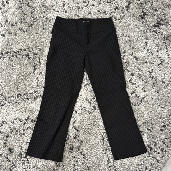 Black Pinstripe Women's Cropped Pants - Picture 1 of 1